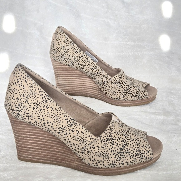 TOMS‎ Michelle Wedge Women's Sz 7.5 Heel Pump Sand Tiny Cheetah Peep Toe Canvas - Picture 4 of 9